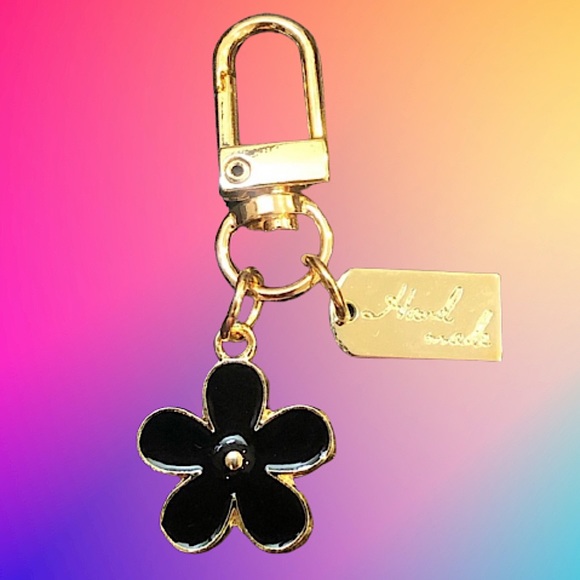 W Black Gold Flower Keychain Brand New - BAG CHARM - Picture 3 of 16